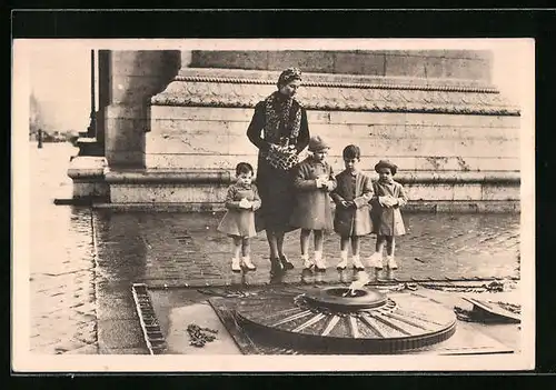 AK Paris, S.A.R. Madame la Comtesse et les Enfants de France au Tombeau du Soldat Inconnu, Frankreich