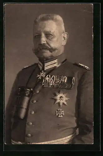 AK Paul von Hindenburg, der Generalfeldmarschall mit Fernglas und Orden