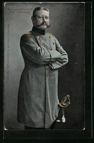 AK Paul von Hindenburg, der Generalfeldmarschall im Mantel mit Säbel