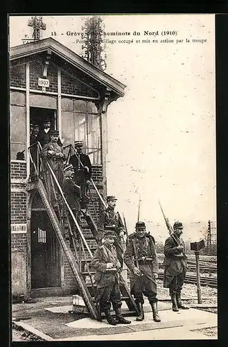 AK Poste d`aiguillage occupé et mis en action par la troupe, Grève des Cheeminots du Nord 1910, Französische Eisenbahn