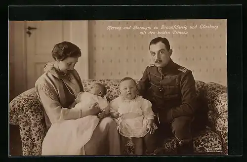 AK Ernst August Herzog von Braunschweig mit Herzogin und beiden Prinzen