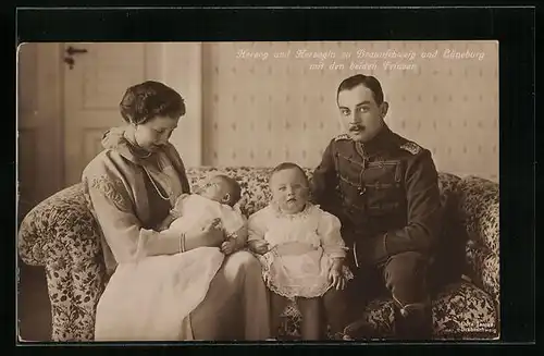 AK Ernst August Herzog von Braunschweig mit Gemahlin und den beiden Prinzen