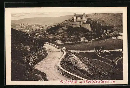 AK Eichstätt, Strassenpartie mit Blick auf die Willibaldsburg