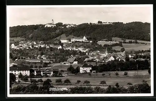 AK Stühlingen, Generalansicht der Ortschaft, die Kirche auf dem Berg