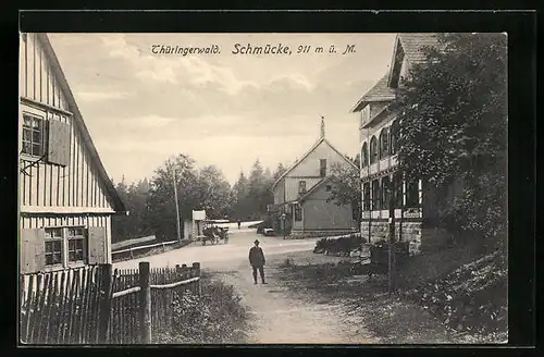 AK Gehlberg, Schmücke, Wanderer vor dem Gasthaus