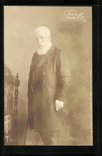 AK Grossherzog Friedrich, stehend an einem Stuhl