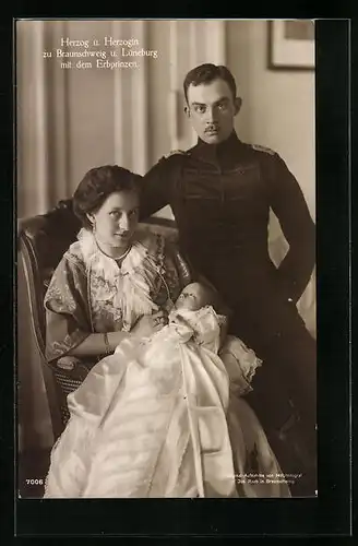 AK Ernst August Herzog von Braunschweig und Lüneburg, mit seiner Herzogin Viktoria und dem Erbprinzen