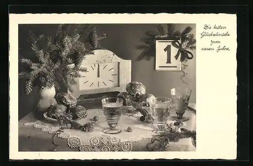 AK Stilleben mit Uhr, Pfannkuchen und Gläsern, Neujahresgruss