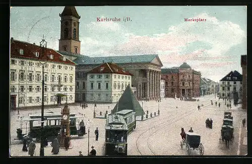 AK Karlsruhe i. B., Strassenbahnen auf dem Marktplatz