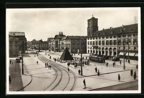 AK Karlsruhe, Marktplatz mit Strassenbahn