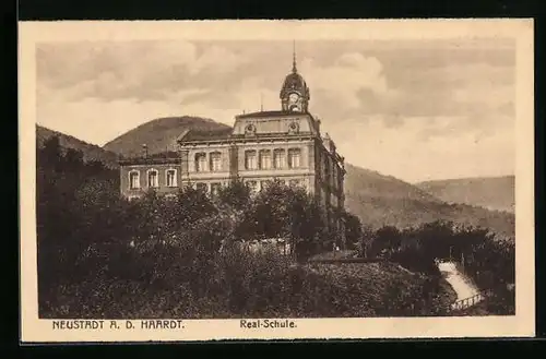 AK Neustadt a. d. Haardt, Blick auf die Realschule