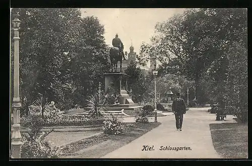 AK Kiel, Schlossgarten mit Denkmal