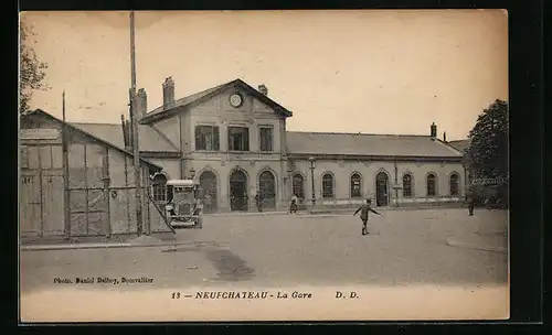 AK Neufchateau, La Gare