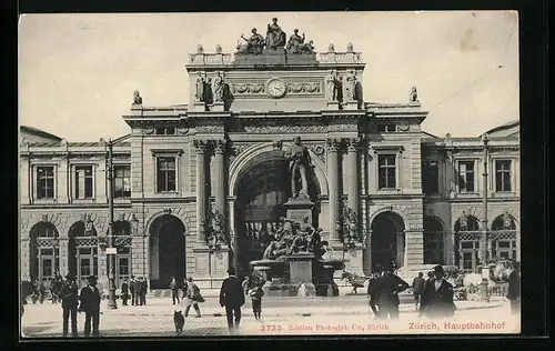 AK Zürich, Passagiere vor dem Hauptbahnhof