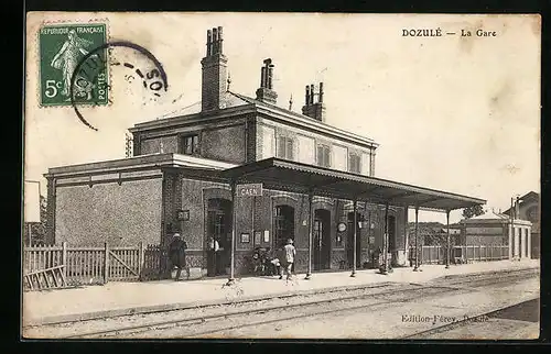 AK Dozule, La Gare