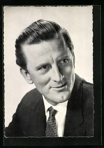 AK Schauspieler Kirk Douglas im Anzug
