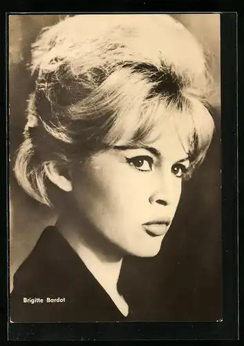 AK Schauspielerin Brigitte Bardot in einem ihrer Filme