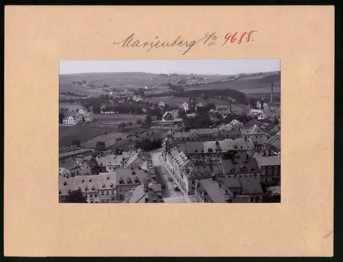 Fotografie Brück & Sohn Meissen, Ansicht Marienberg i. Sa., Blick auf die Stadt mit Gasometer