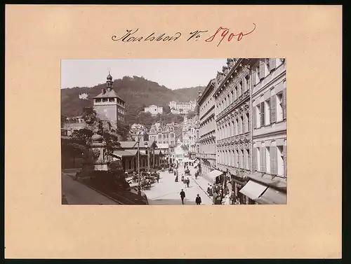 Fotografie Brück & Sohn Meissen, Ansicht Karlsbad, Markt mit Kurhaus und Geschäfte Old England, Franz Reis, Bäckerei