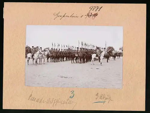 Fotografie Brück & Sohn Meissen, Ansicht Grossenhain, Parade Aufstellung - Husaren-Regiment Nr. 18