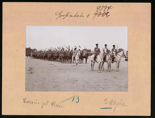 Fotografie Brück & Sohn Meissen, Ansicht Grossenhain, Kolonne zu Vieren - Husaren-Regiment Nr. 18