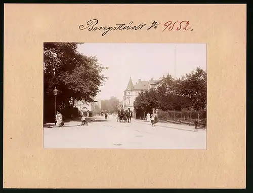 Fotografie Brück & Sohn Meissen, Ansicht Burgstädt, Bahnhofstrasse mit Pferdefuhrwerk & Passanten