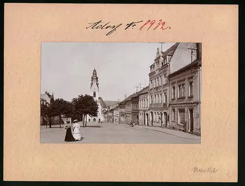 Fotografie Brück & Sohn Meissen, Ansicht Adorf, Marktplatz Heinrich Krahl Herren - und Knaben-Garderoben