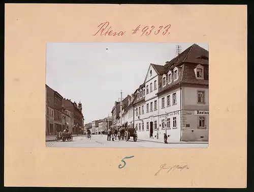 Fotografie Brück & Sohn Meissen, Ansicht Riesa, Hauptstrasse Ecke Kirchstrasse mit Restaurant zur Burg