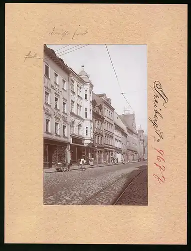 Fotografie Brück & Sohn Meissen, Ansicht Freiberg i. Sa., Erbische Strasse am Modehaus Emil Neubert, Gu. Handmann, Gleise