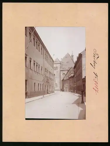 Fotografie Brück & Sohn Meissen, Ansicht Freiberg i. Sa., Blick in die Kirchgasse mit dem Königlichen Bergamt, Domkeller