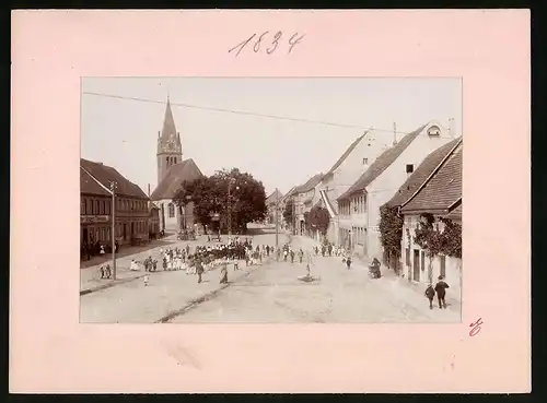 Fotografie Brück & Sohn Meissen, Ansicht Liebenwerda, Rossmarkt mit Garküche Rein. Thielemann, Handlung J. Wolf, Kirche