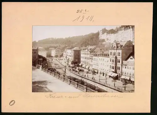 Fotografie Brück & Sohn Meissen, Ansicht Karlsbad, Blick auf die Kreuz- und Kaiserstrasse, Hotel goldener Schwan, Litfass