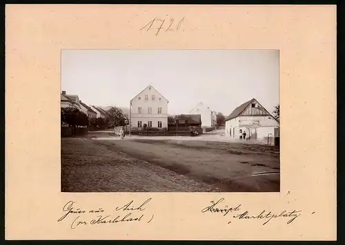 Fotografie Brück & Sohn Meissen, Ansicht Aich bei Karlsbad, Marktplatz mit Weganzeiger zum Restaurant Hans Heiling