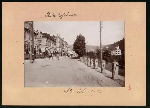 Fotografie Brück & Sohn Meissen, Ansicht Marienbad, Bahnhofstrasse mit Wohnhäusern