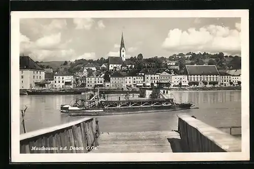 AK Mauthausen a. D., Totalansicht vom anderen Donauufer