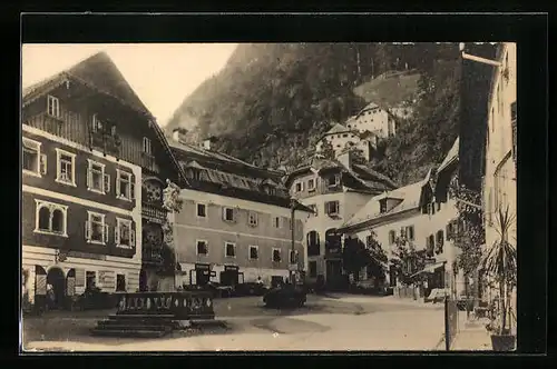 AK Hallstatt, Strassenpartie mit Säule