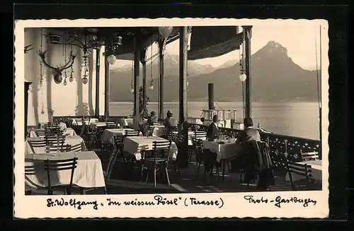AK St. Wolfgang /Wolfgangsee, Hotel Weisses Rössl, Terrasse
