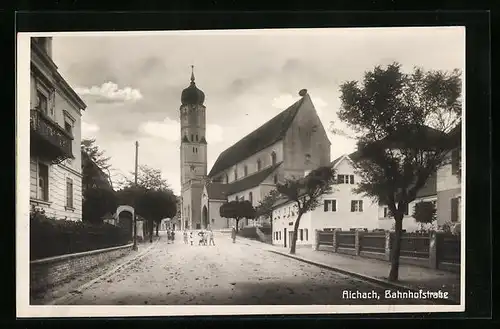 AK Aichach, Bahnhofstrasse mit Kirche