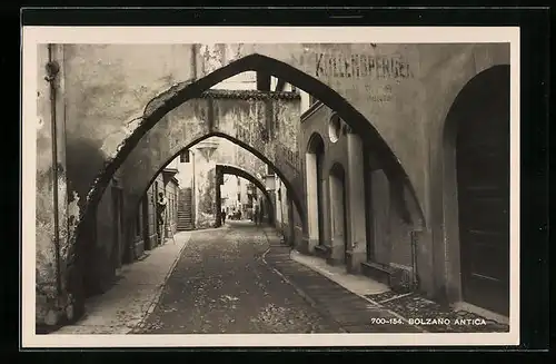 AK Bolzano, Blick durch die Torbögen