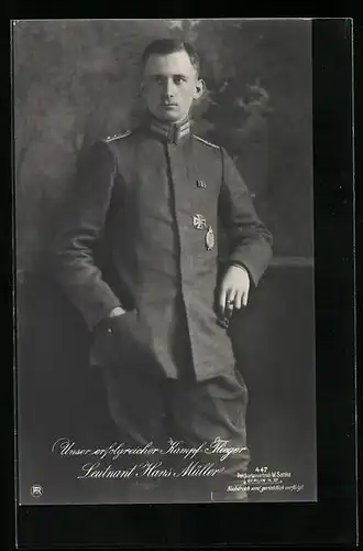 Foto-AK Sanke Nr. 447: Kampffliegerleutnant Hans Müller in Uniform