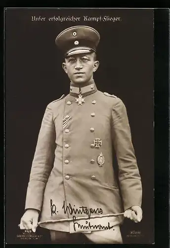 Foto-AK Sanke Nr. 7729: Kampffliegerleutnant Kurt Wintgens in Uniform