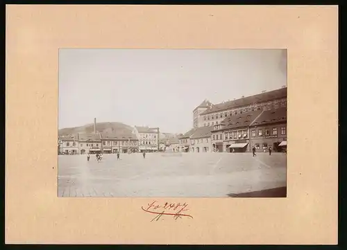 Fotografie Brück & Sohn Meissen, Ansicht Bilin, Marktplatz mit Gasthaus & Clumberg