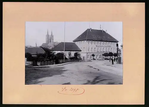 Fotografie Brück & Sohn Meissen, Ansicht Oschatz, Douzyplatz mit König-Fr.-August-Stift und Blick zum Dom