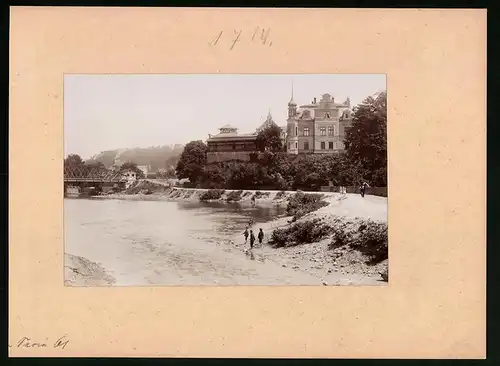 Fotografie Brück & Sohn Meissen, Ansicht Aich bei Karlsbad, Schloss und Uferpartie
