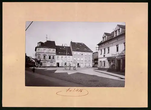 Fotografie Brück & Sohn Meissen, Ansicht Pulsnitz, Neumarkt mit Textilwaren-Laden Carl Henning & Laden von Eduard Haufe