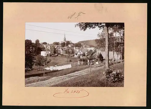 Fotografie Brück & Sohn Meissen, Ansicht Bad Elster, Ortsrand mit Blick zur Kirche