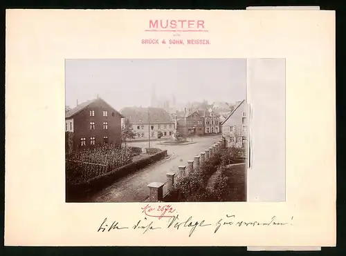 Fotografie Brück & Sohn Meissen, Ansicht Fröndenberg, Blick auf den Marktplatz mit Gasthof Lücke und Kriegerdenkmal