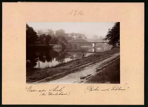 Fotografie Brück & Sohn Meissen, Ansicht Aich bei Karlsbad, Blick auf die Brücke mit Schloss
