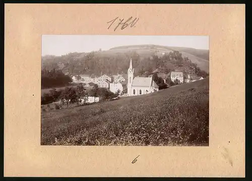 Fotografie Brück & Sohn Meissen, Ansicht Pirkenhammer, Ortsansicht mit der Kirche