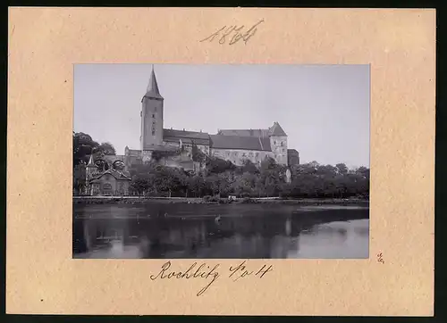 Fotografie Brück & Sohn Meissen, Ansicht Rochlitz, Flusspartie mit Blick auf das Schloss